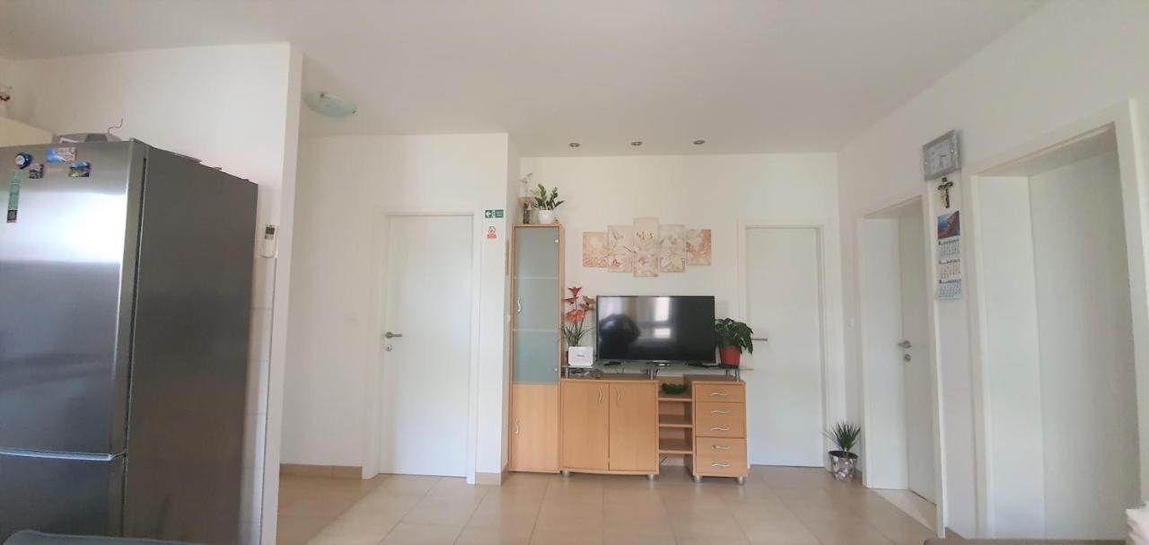אומיס Adriatic Beach Suites מראה חיצוני תמונה