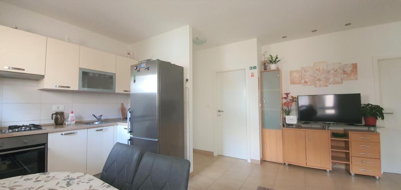 אומיס Adriatic Beach Suites מראה חיצוני תמונה