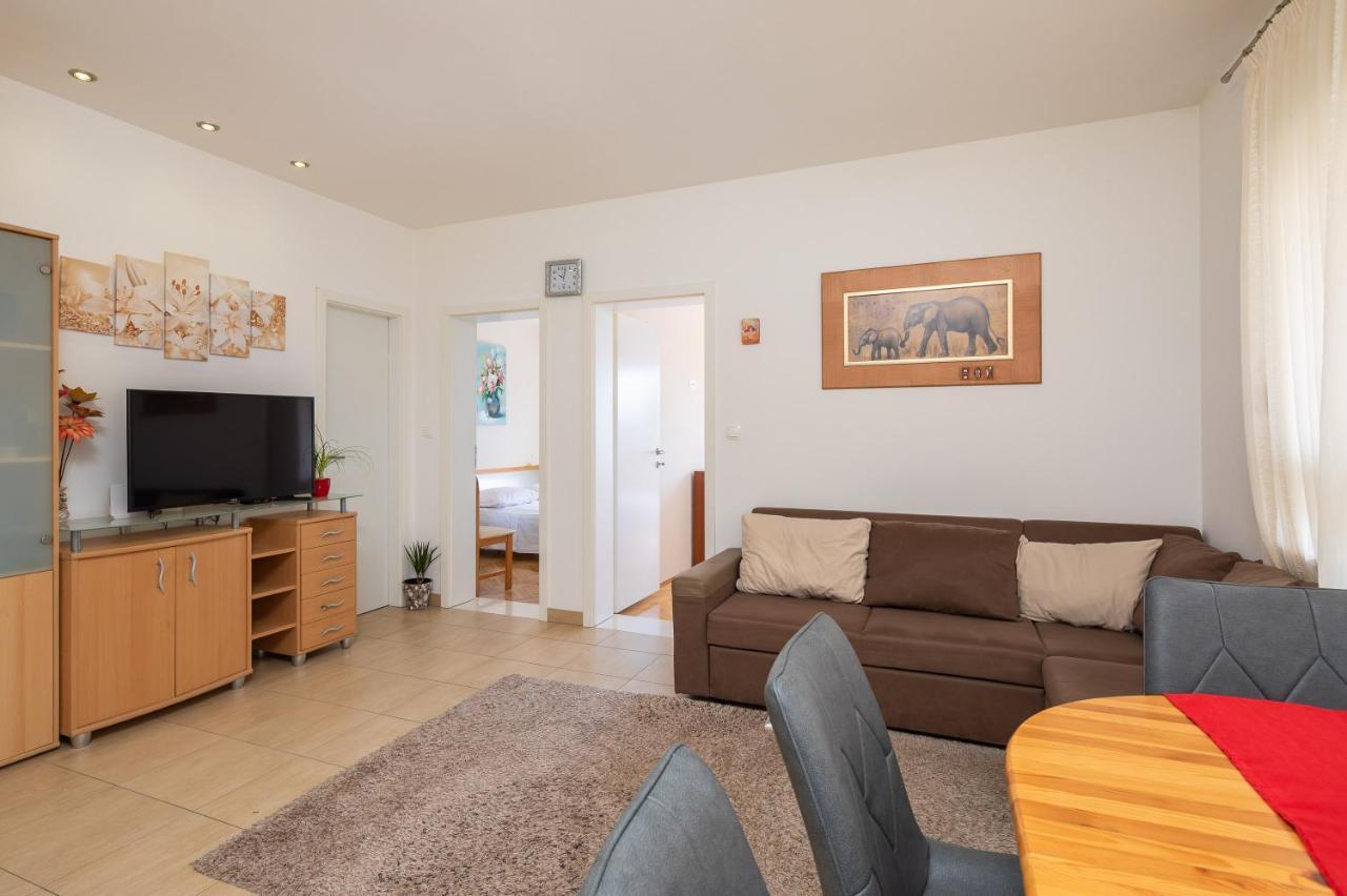 אומיס Adriatic Beach Suites מראה חיצוני תמונה